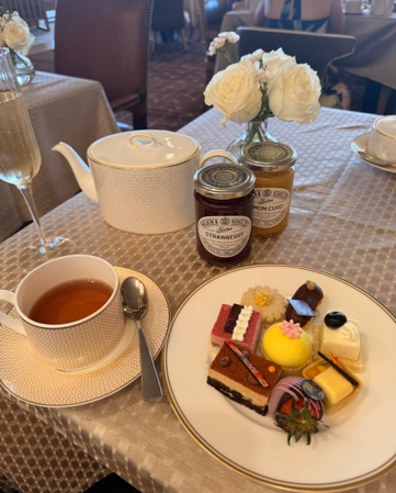 Tea and fine desserts